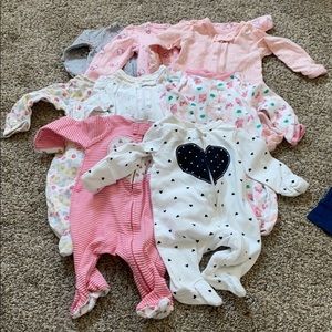 Lot of 8 NB newborn pajamas Carters